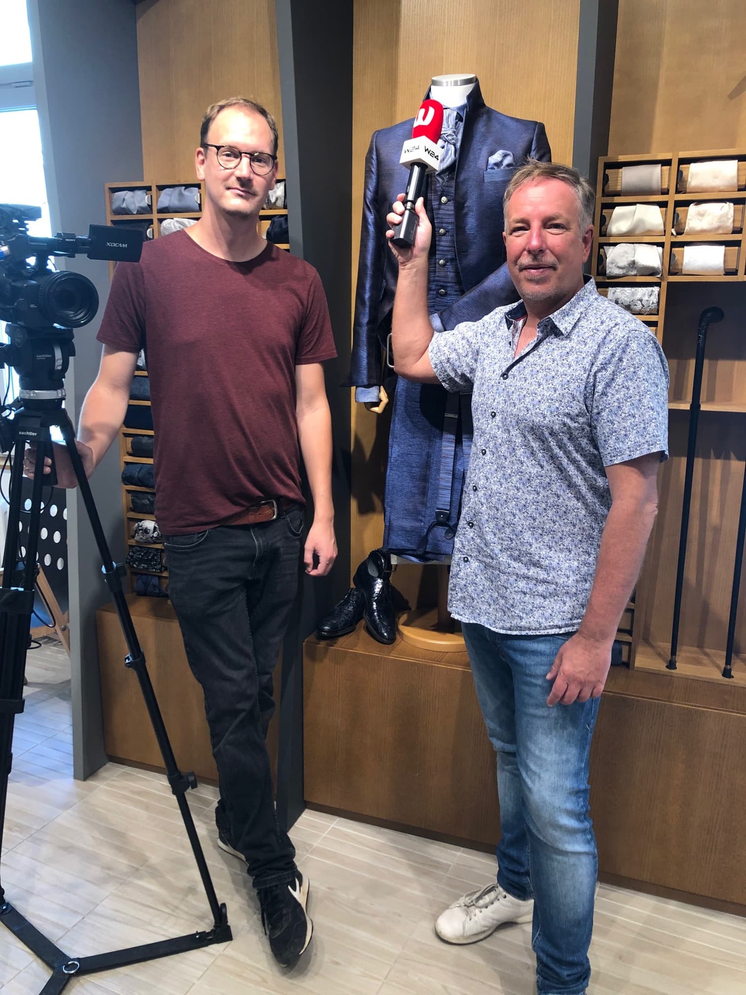 Spieler und Trainer von SK Rapid Wien zur Anprobe bei Teller