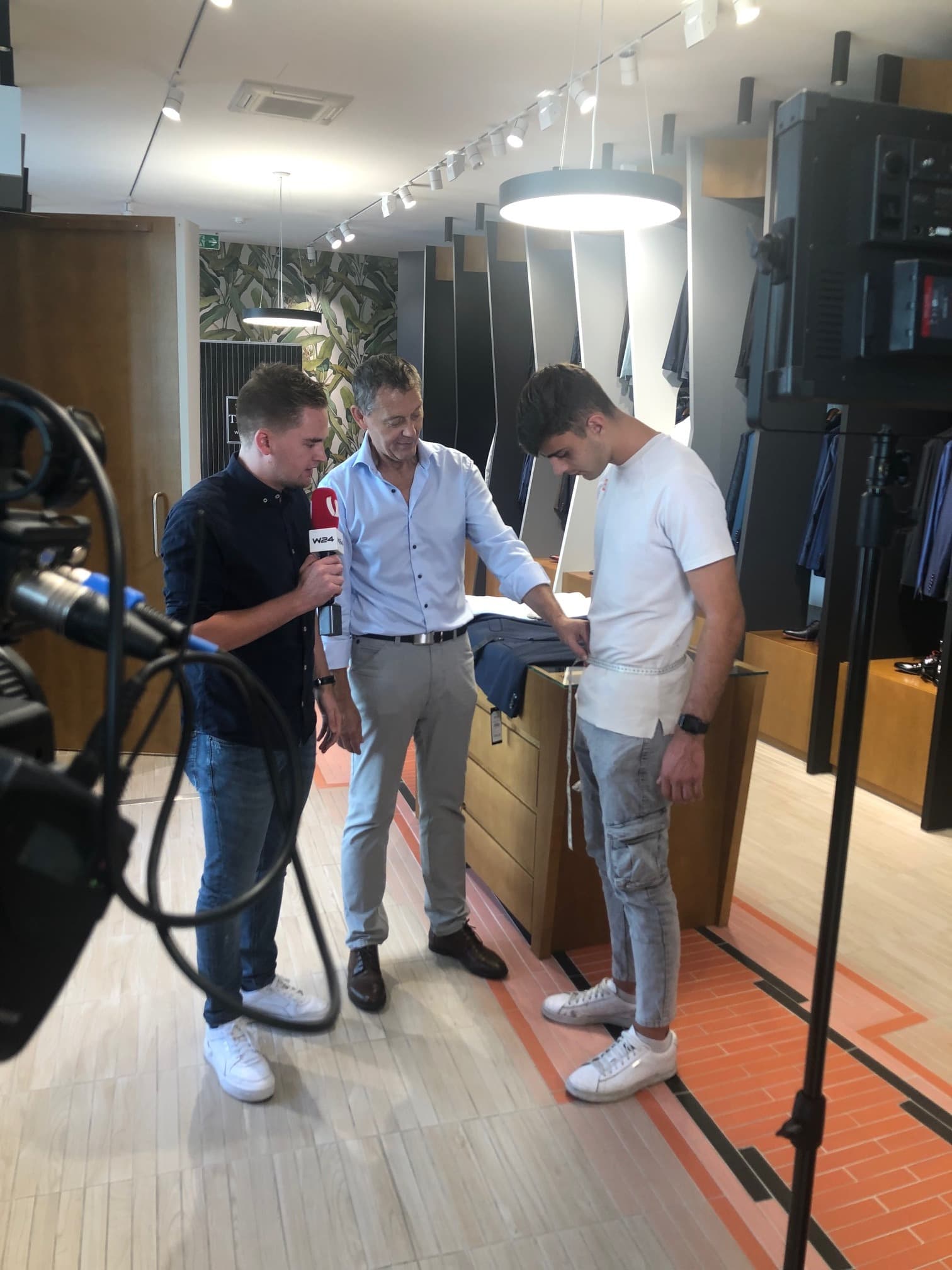 Spieler und Trainer von SK Rapid Wien zur Anprobe bei Teller