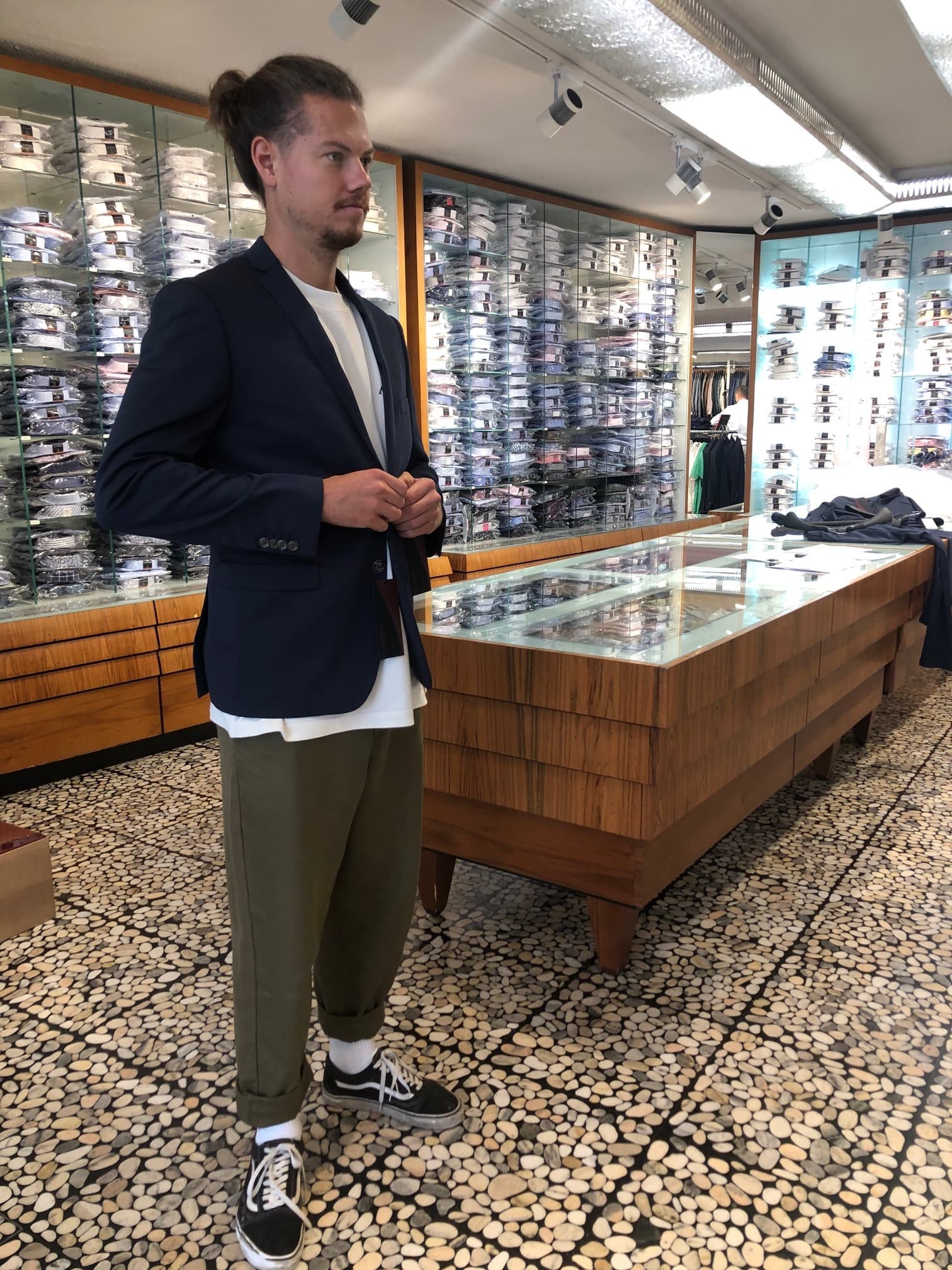 Spieler und Trainer von SK Rapid Wien zur Anprobe bei Teller