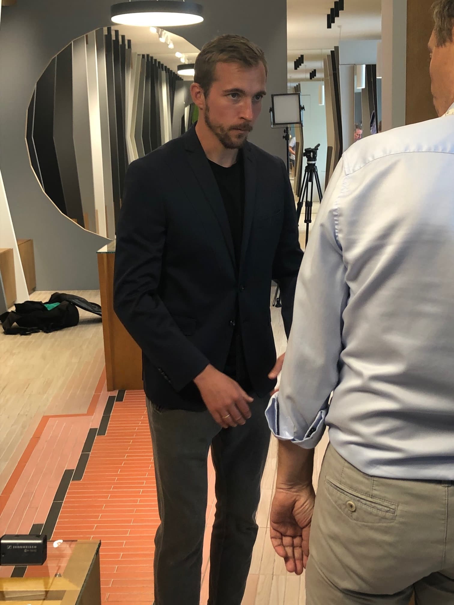 Spieler und Trainer von SK Rapid Wien zur Anprobe bei Teller