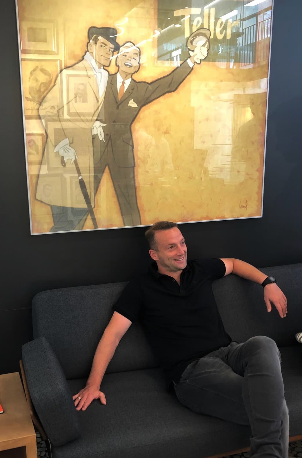 Spieler und Trainer von SK Rapid Wien zur Anprobe bei Teller